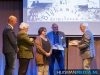 Overhandiging eerste boek Bevrijding Blijham en Wedderveer aan burgemeester Janneke Snijder